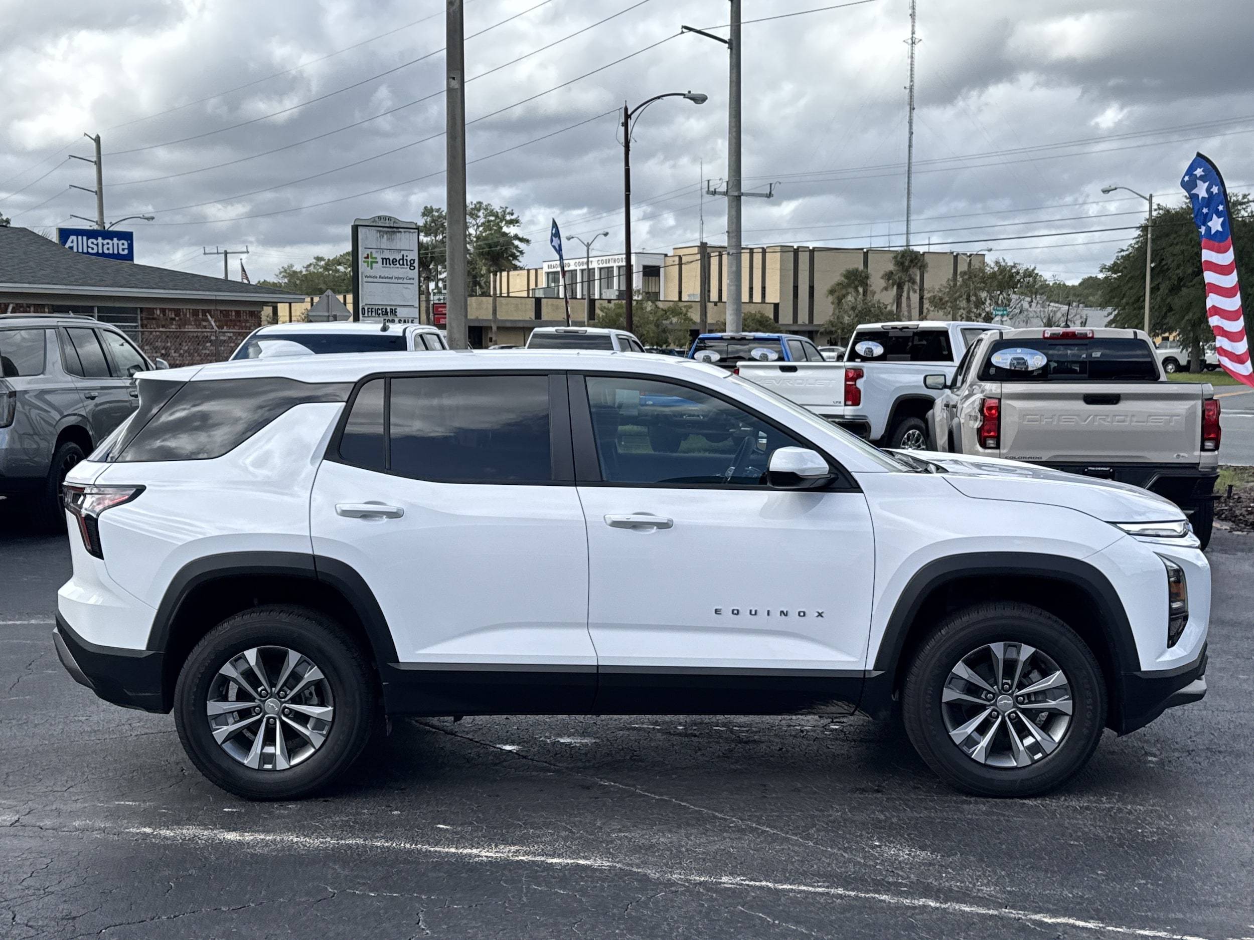 2027 Chevrolet Equinox LT - Photo 10
