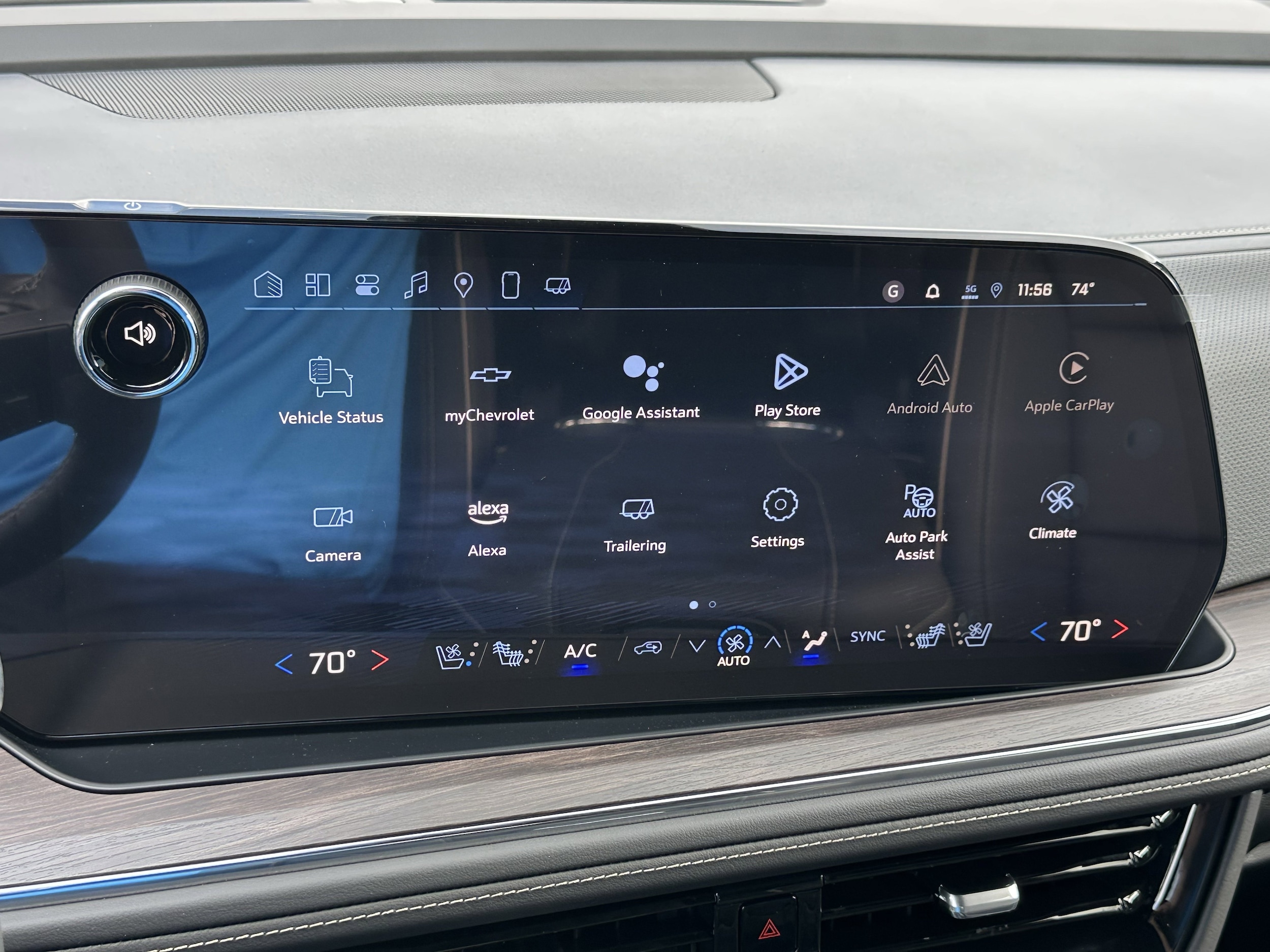 2025 Chevrolet Suburban Premier - Photo 28