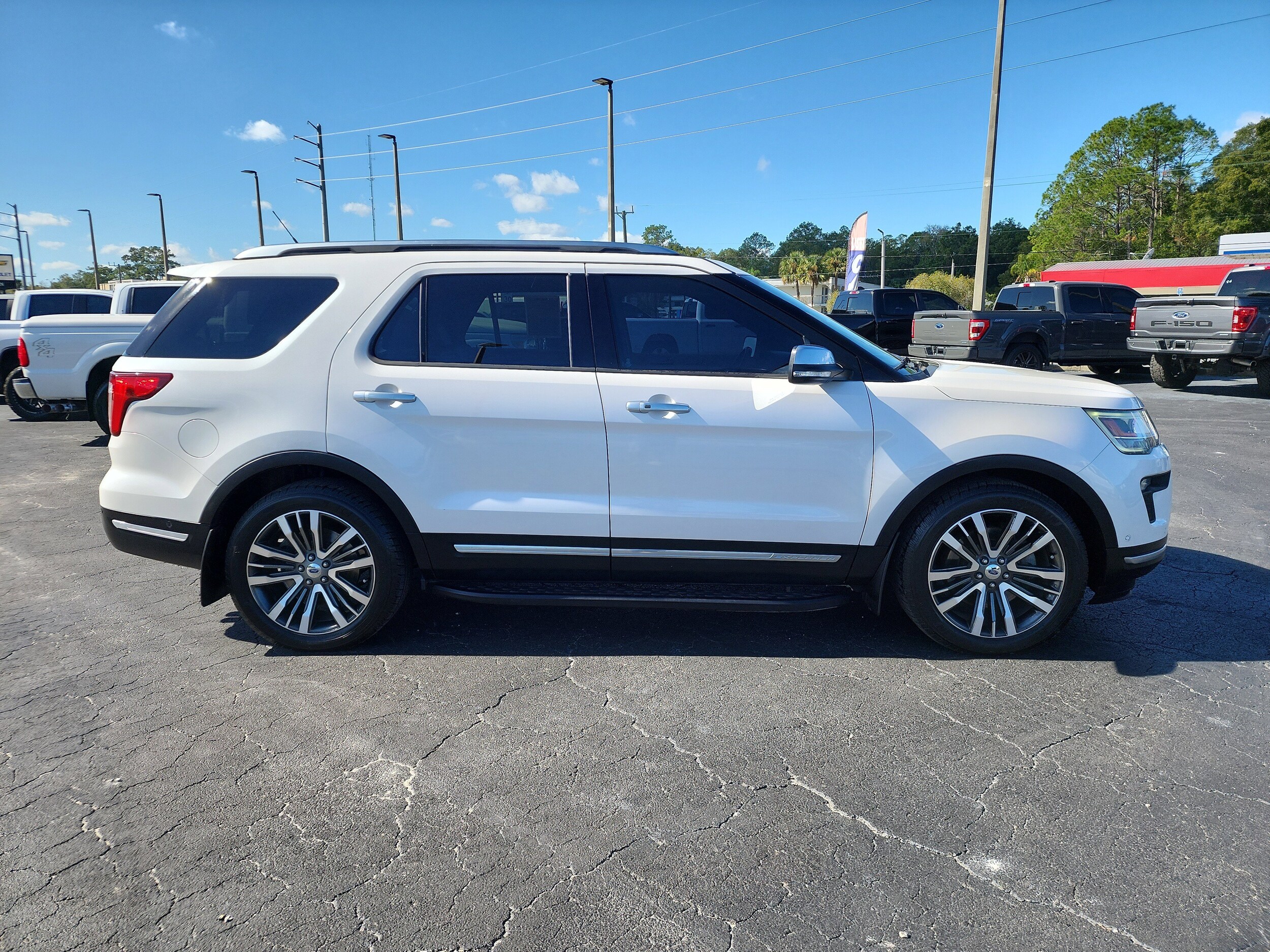 2018 Ford Explorer Platinum photo 2