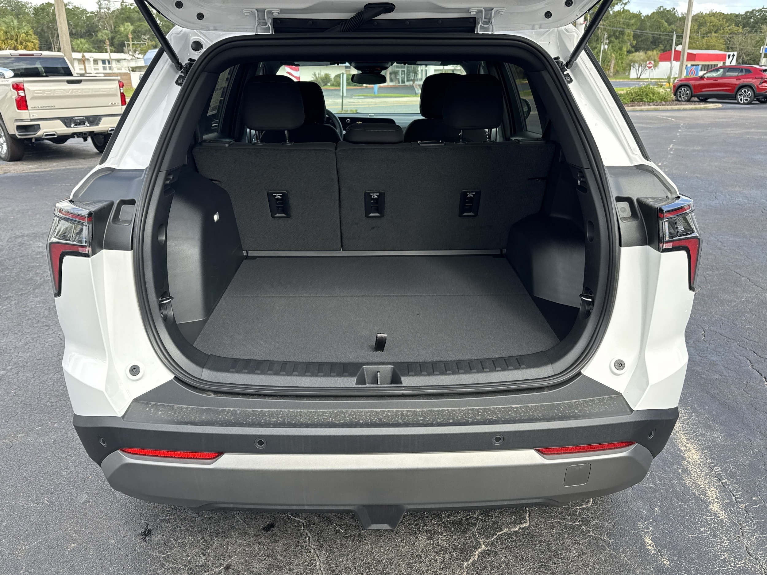 2027 Chevrolet Equinox LT - Photo 13