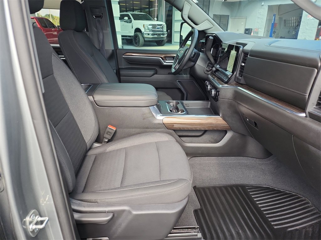 2025 Chevrolet Silverado 3500HD LT - Photo 11