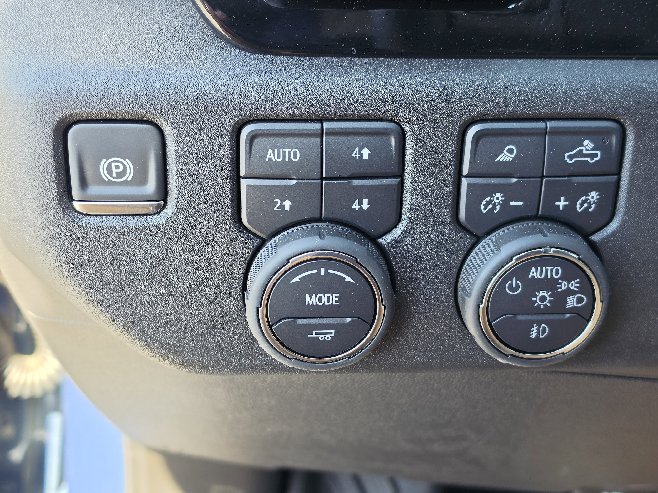 2025 Chevrolet Silverado 3500 HD LTZ - Photo 28