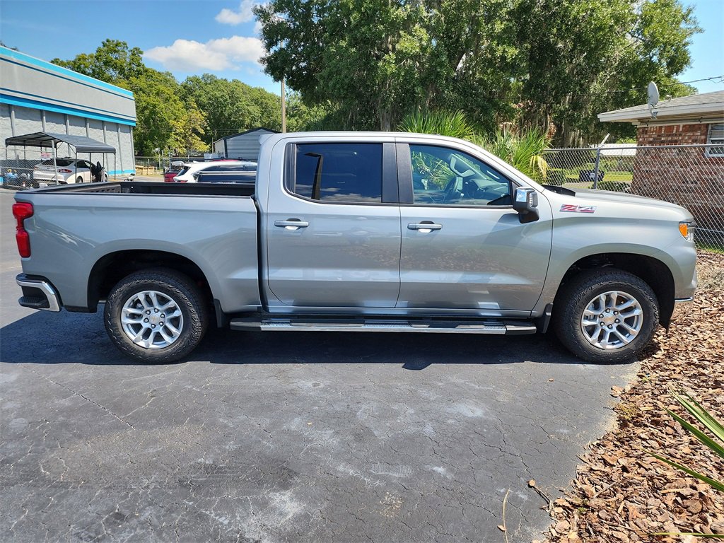 2026 Chevrolet Silverado 1500 LT photo 2