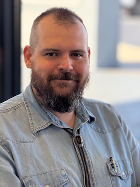 Staff member Zack from ID_d6da43