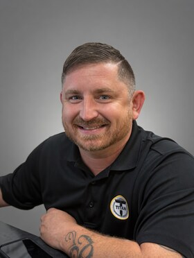Staff member Bruce from ID_1ce7a7