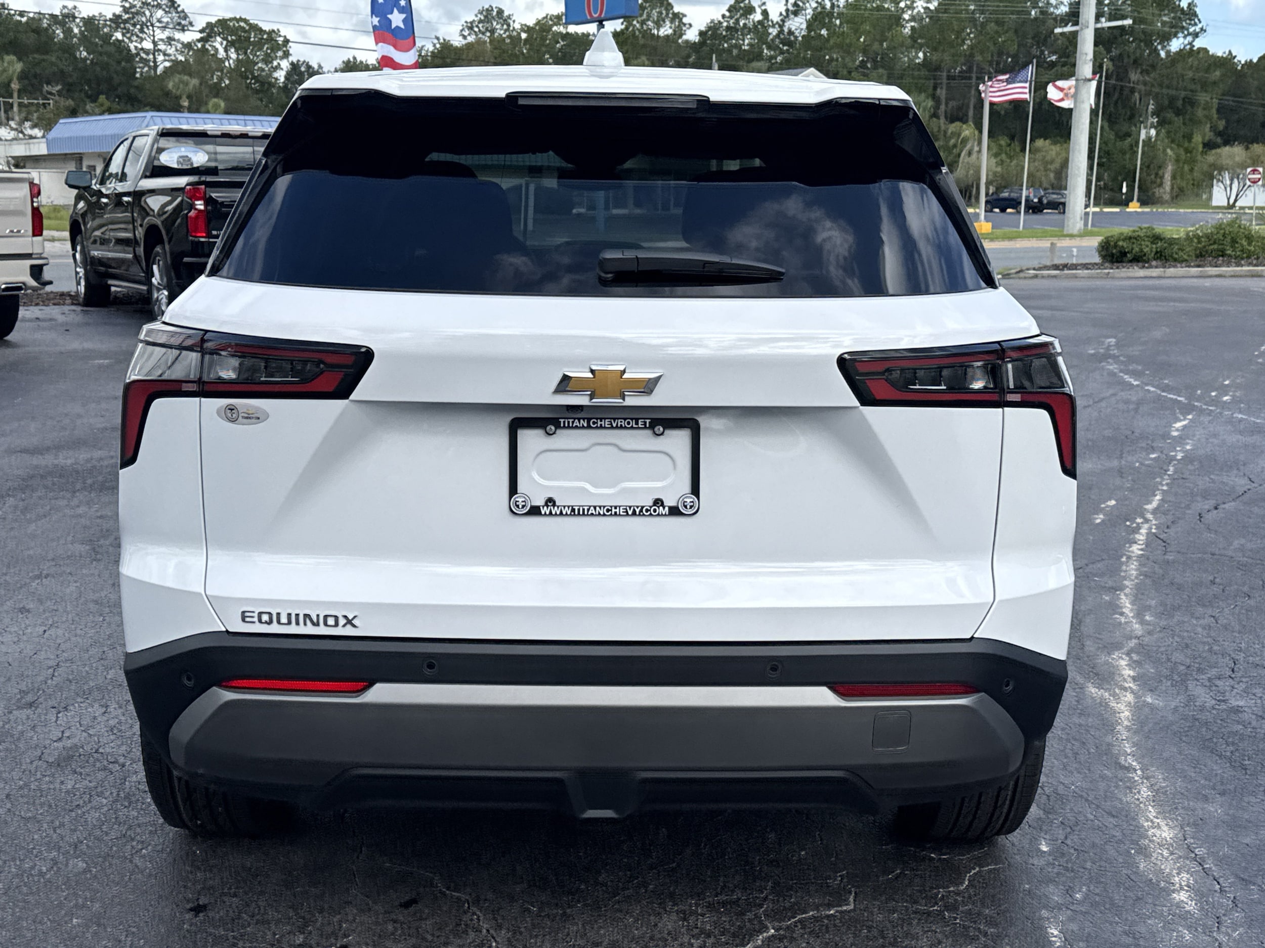 2027 Chevrolet Equinox LT - Photo 8