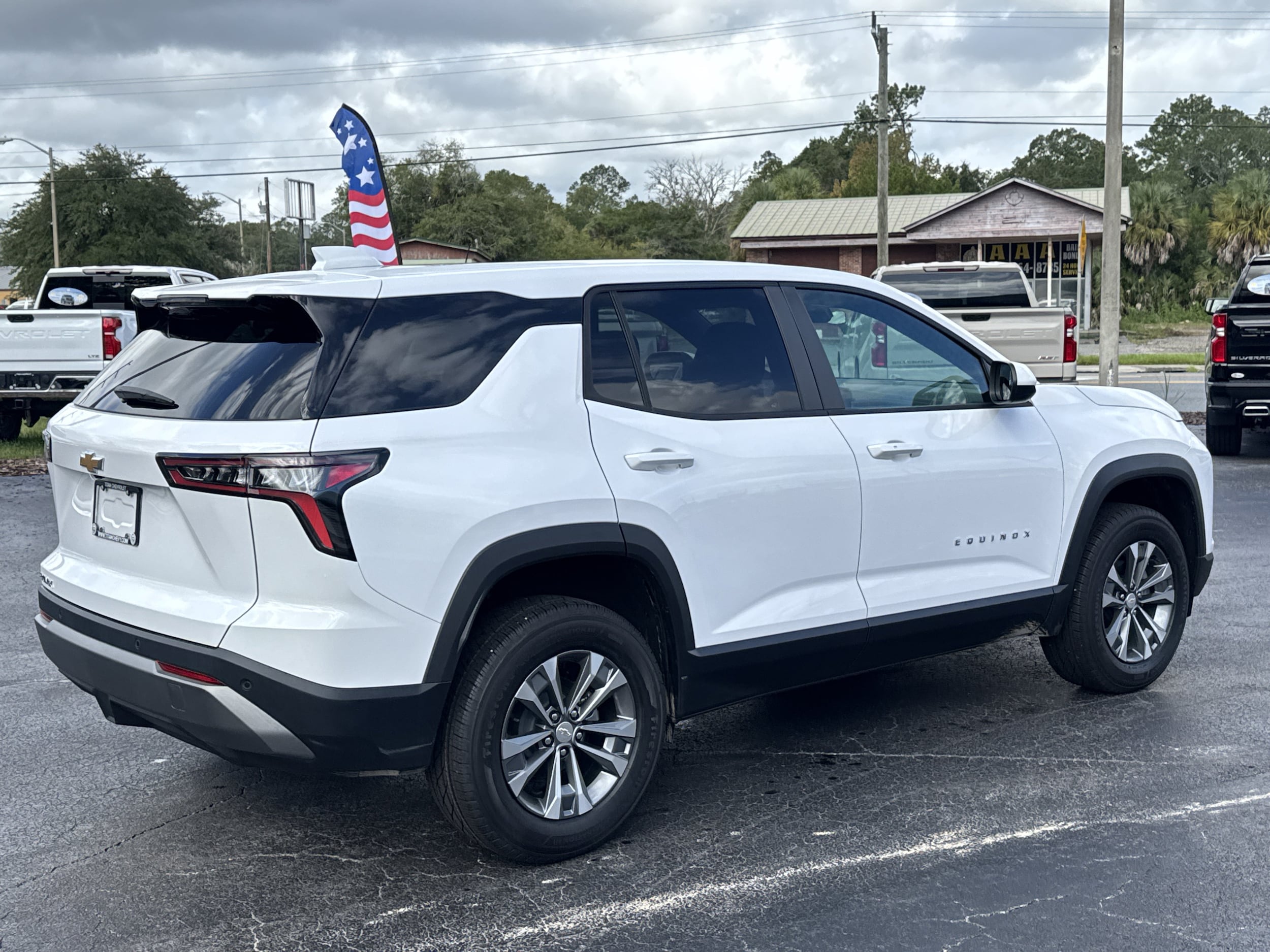 2027 Chevrolet Equinox LT - Photo 9