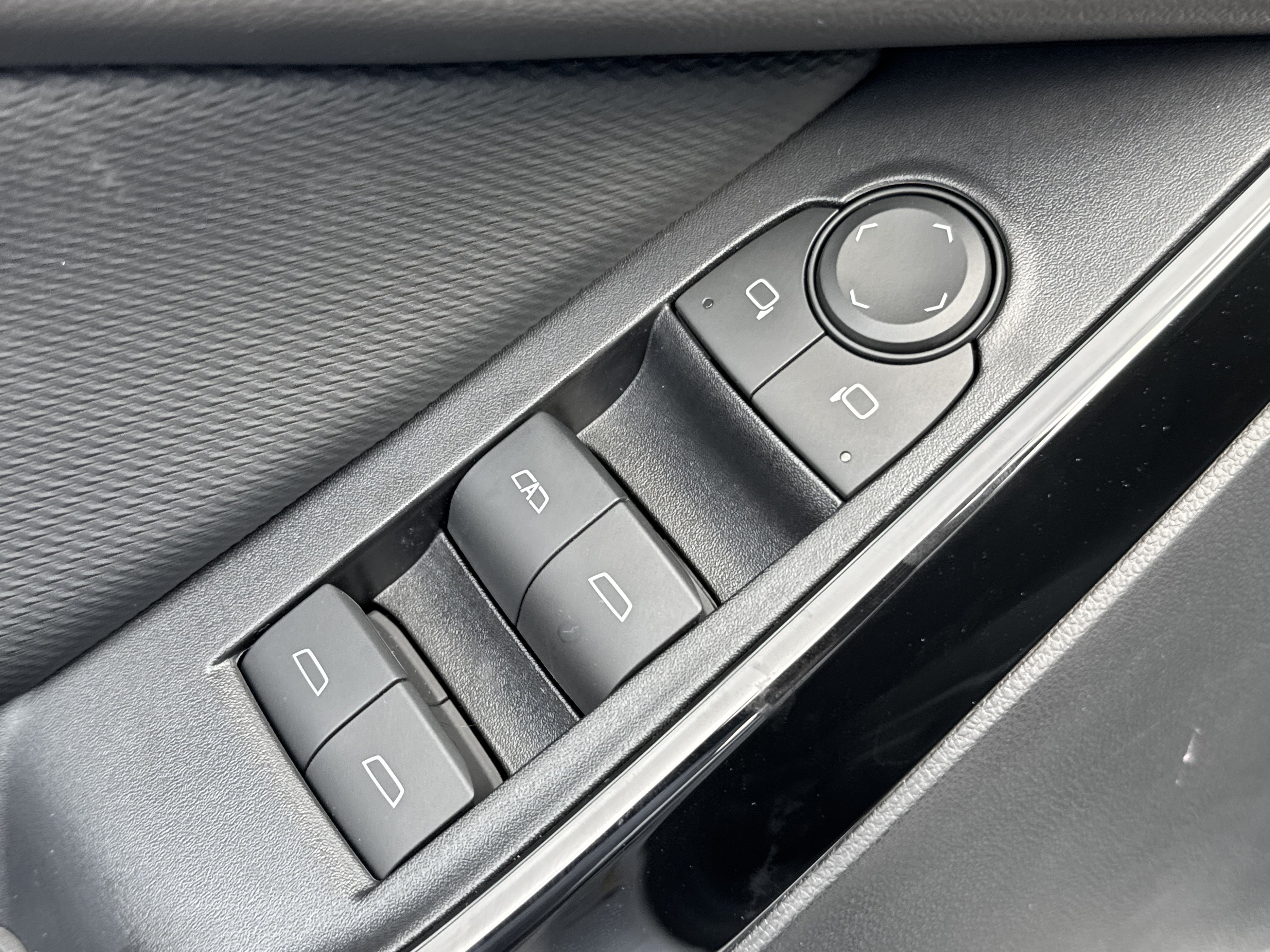 2027 Chevrolet Equinox LT - Photo 22