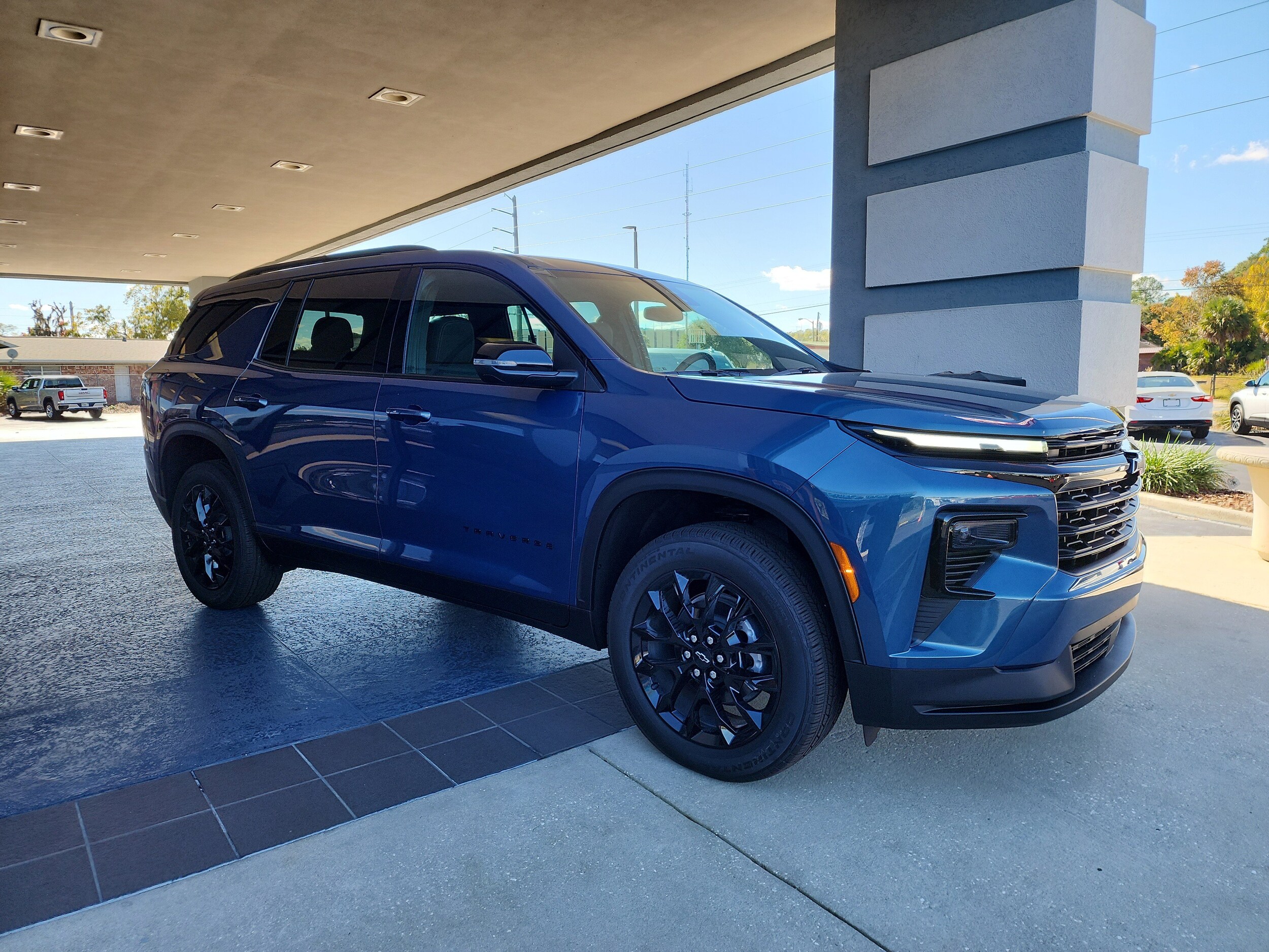 2026 Chevrolet Traverse photo 2