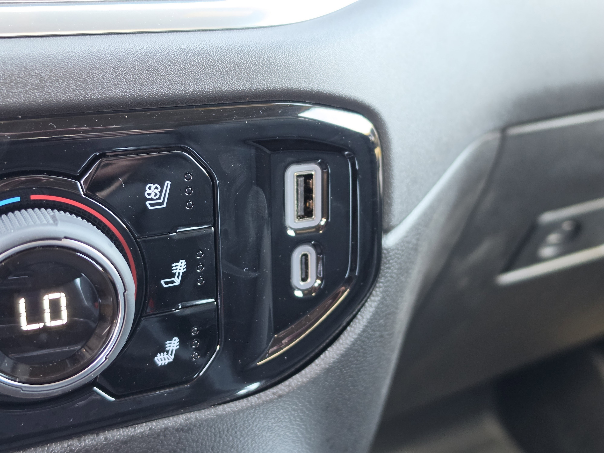 2025 Chevrolet Silverado 3500 HD LTZ - Photo 26