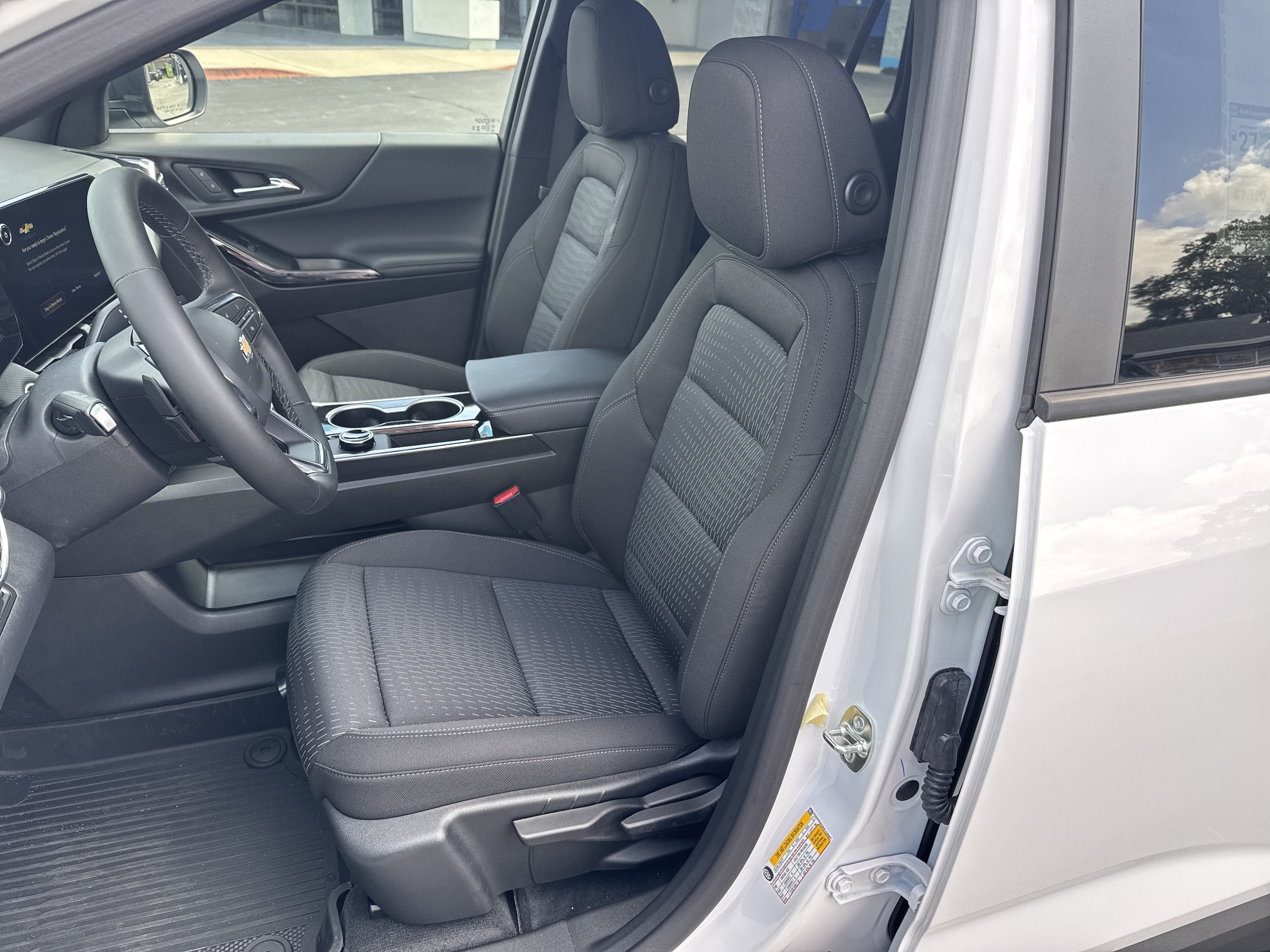 2027 Chevrolet Equinox LT - Photo 23
