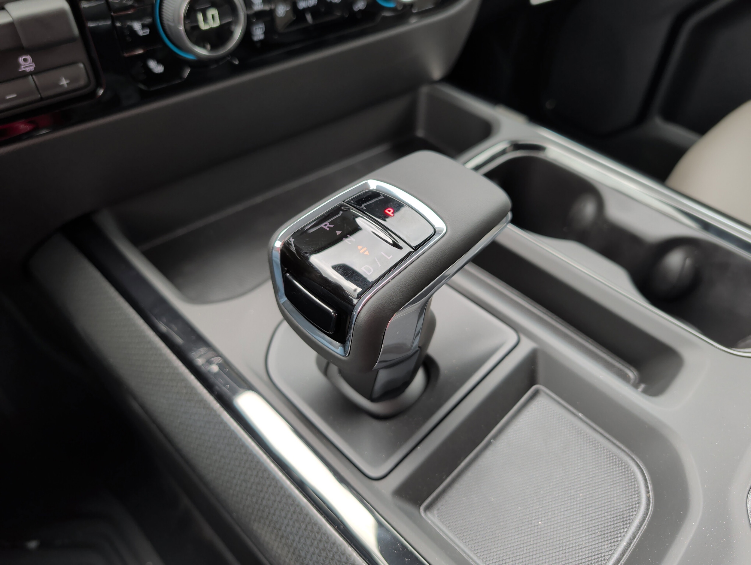 2025 Chevrolet Silverado 1500 ZR2 - Photo 25