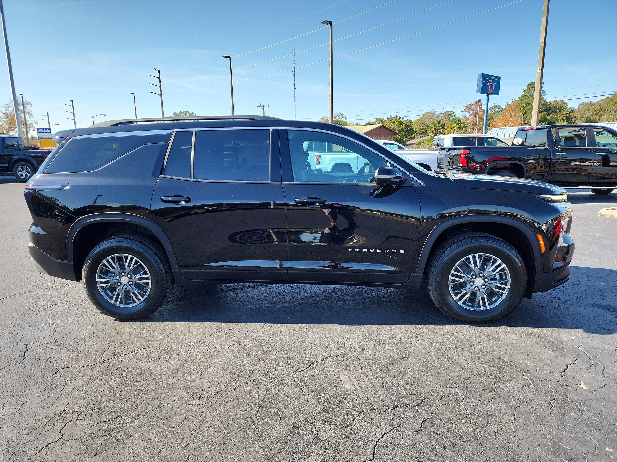 2026 Chevrolet Traverse photo 3