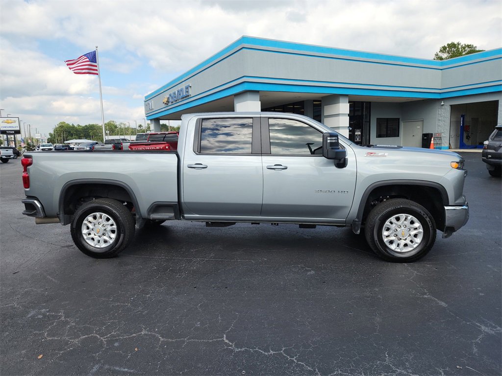 2025 Chevrolet Silverado 3500HD LT photo 4