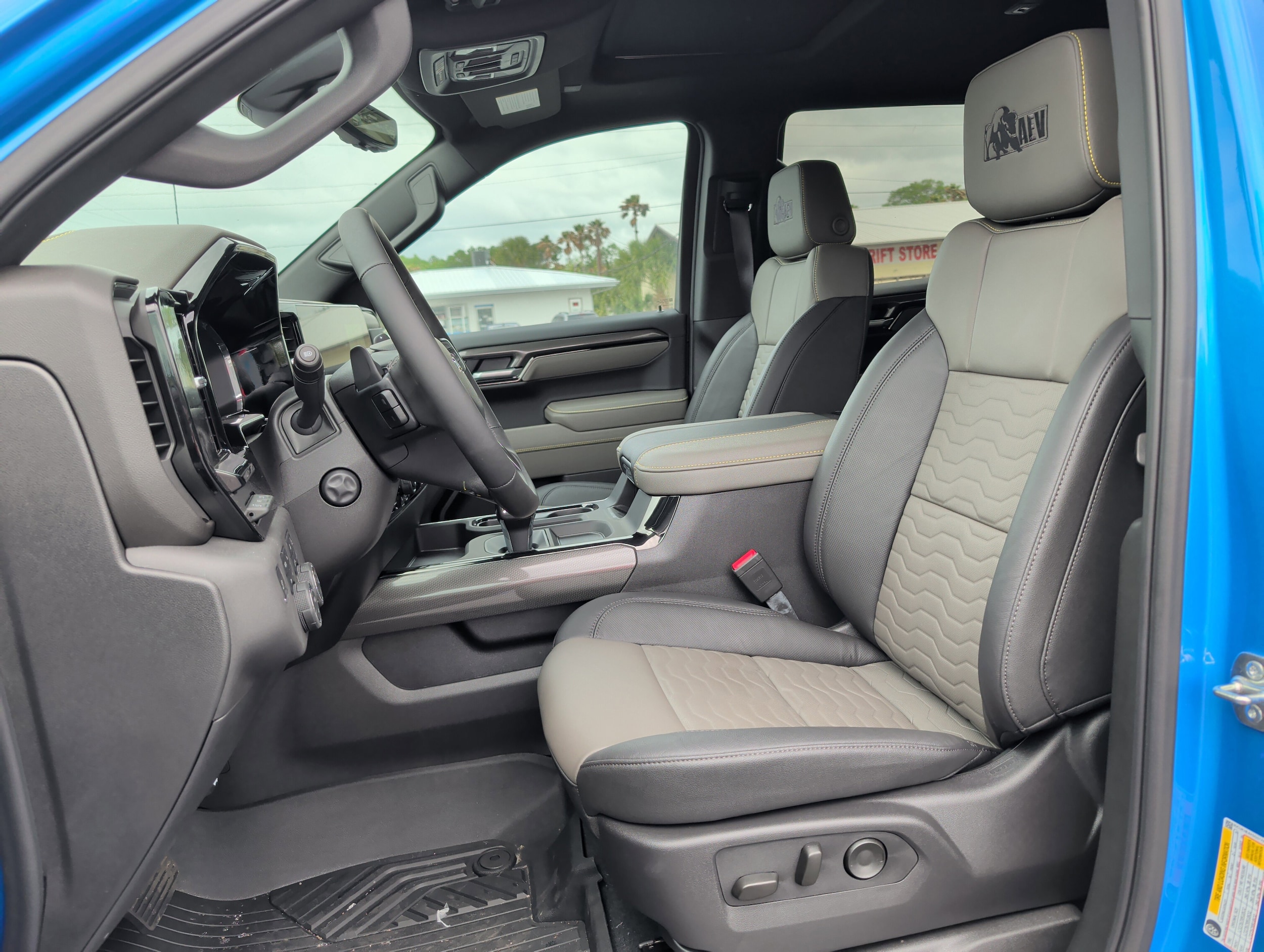 2025 Chevrolet Silverado 1500 ZR2 - Photo 11