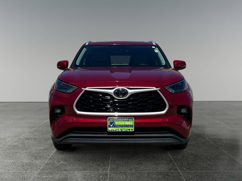 Used 2022 Toyota Highlander XLE with VIN 5TDGZRBHXNS176795 for sale in Tacoma, WA