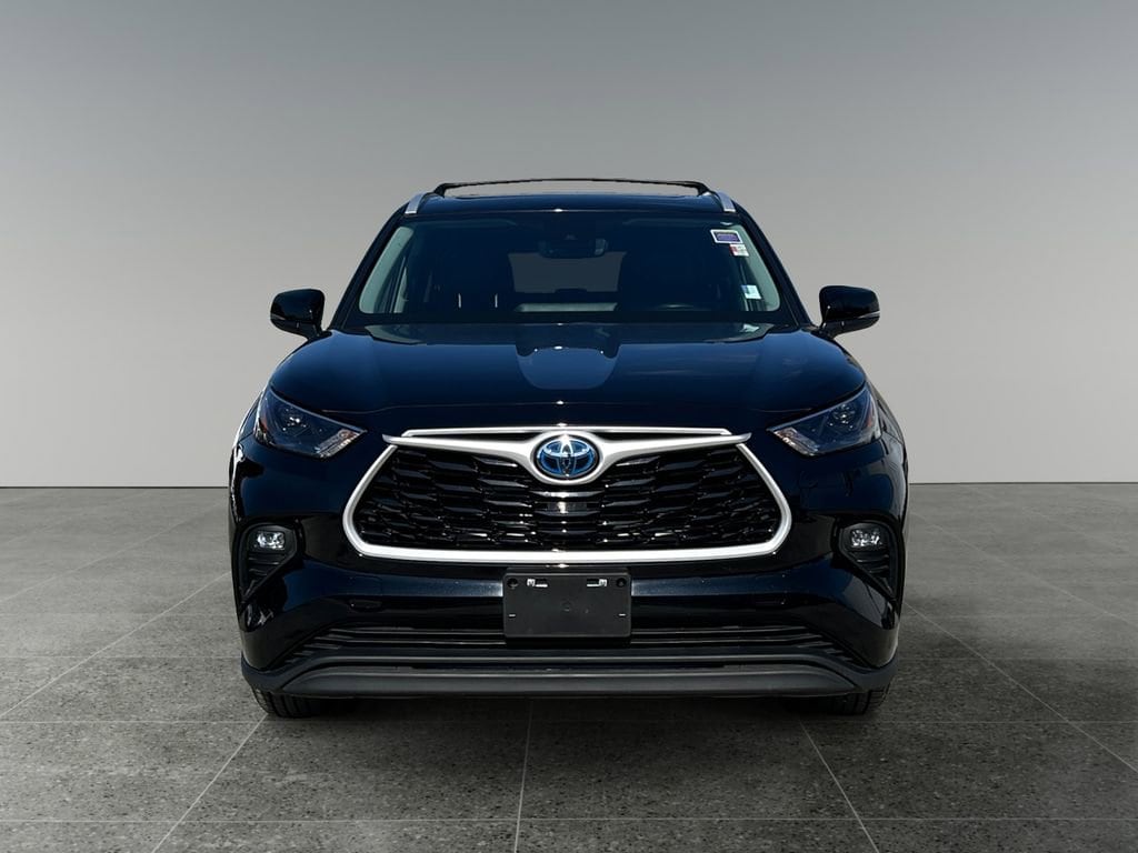 Used 2023 Toyota Highlander XLE with VIN 5TDKBRCHXPS120355 for sale in Tacoma, WA
