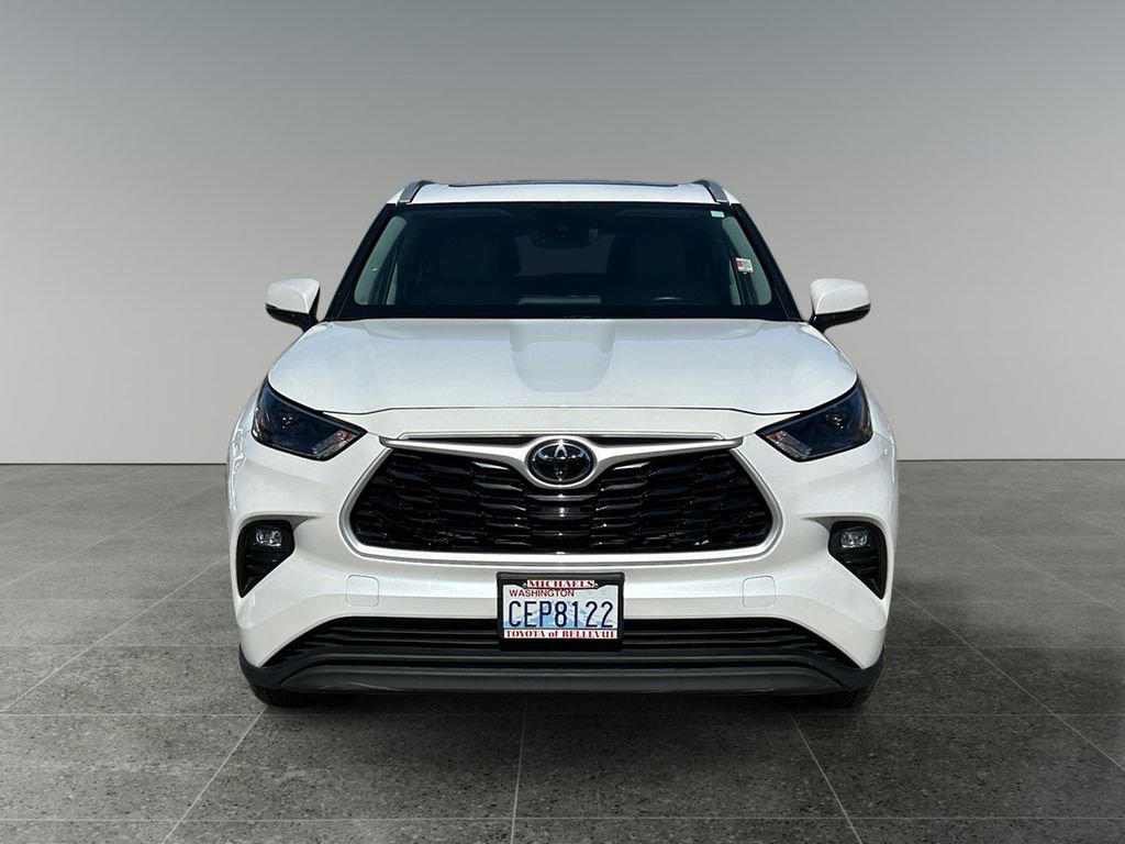 Used 2022 Toyota Highlander XLE with VIN 5TDGZRBH9NS237408 for sale in Tacoma, WA