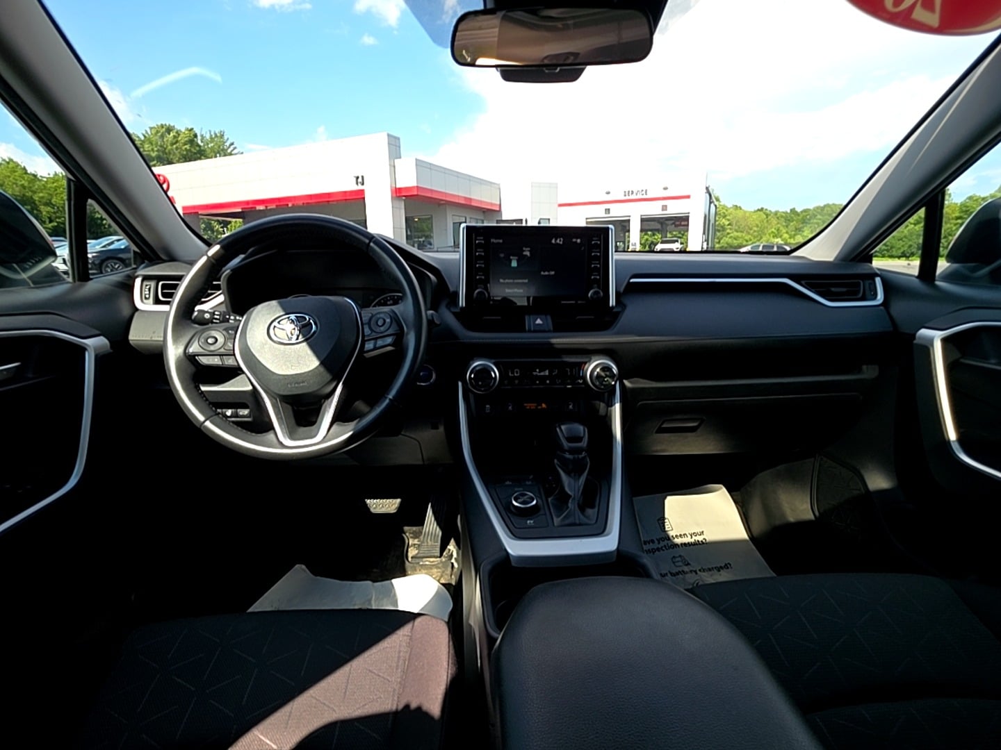 2020 Toyota RAV4 XLE - Photo 15
