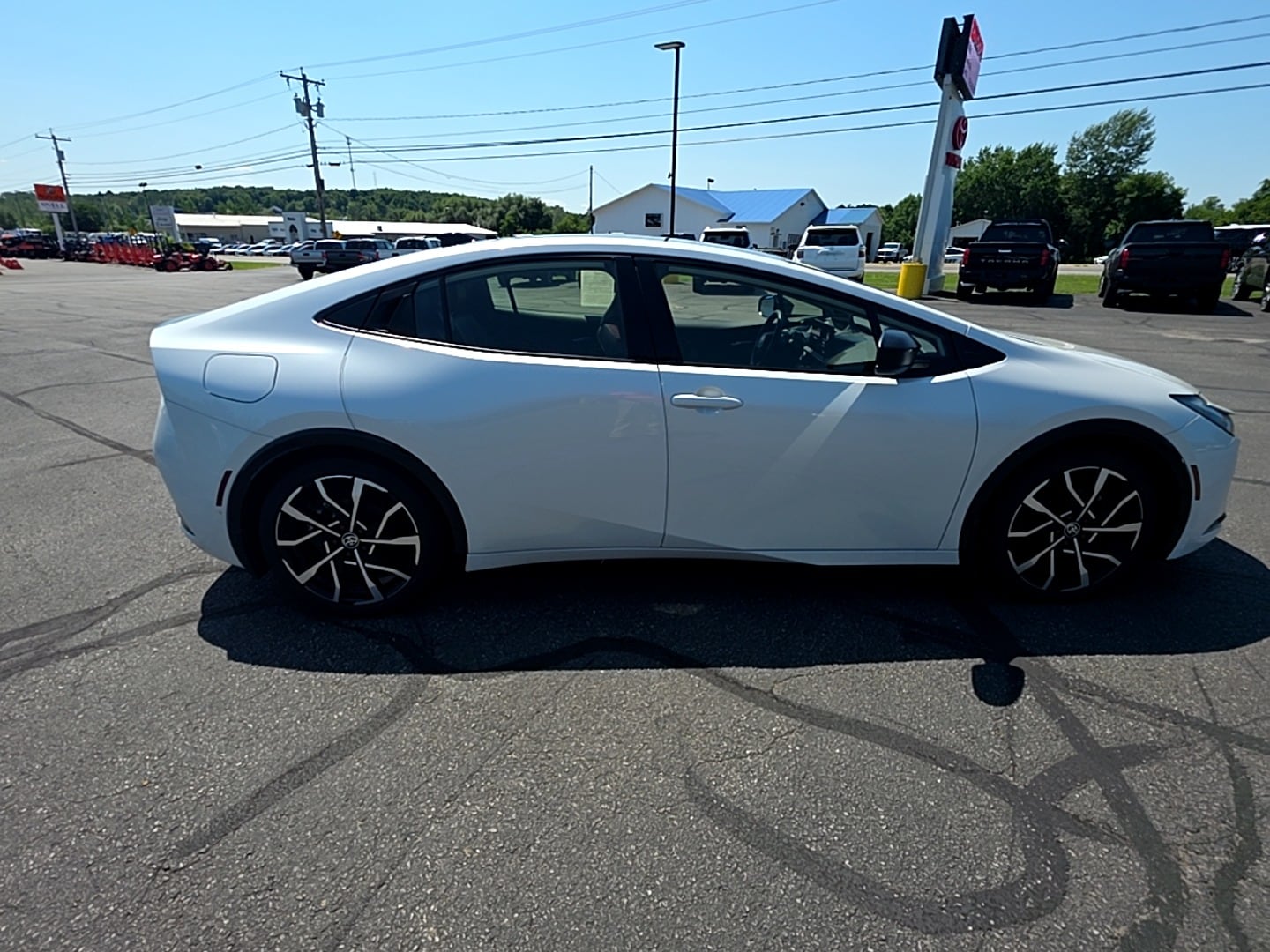 2024 Toyota Prius Prime XSE - Photo 8