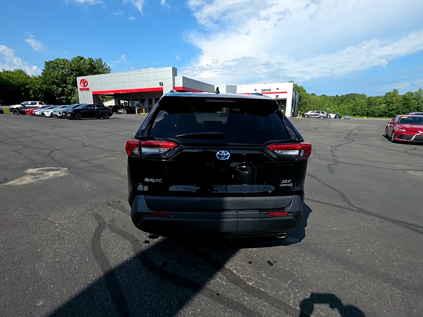 2020 Toyota RAV4 XLE - Photo 6