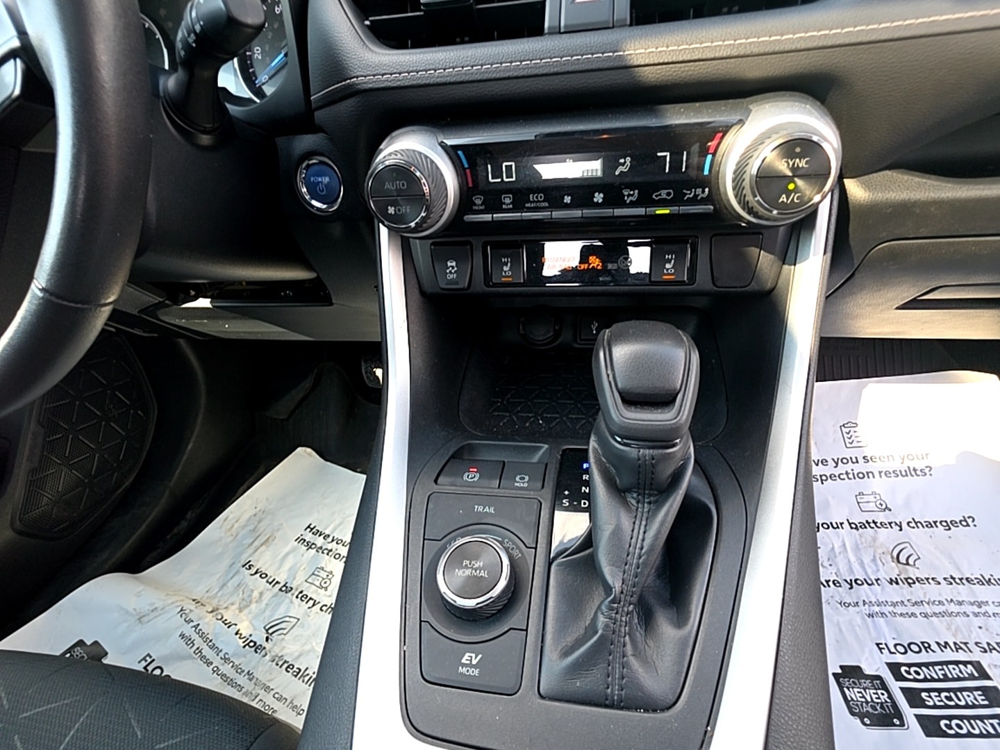 2020 Toyota RAV4 XLE - Photo 18