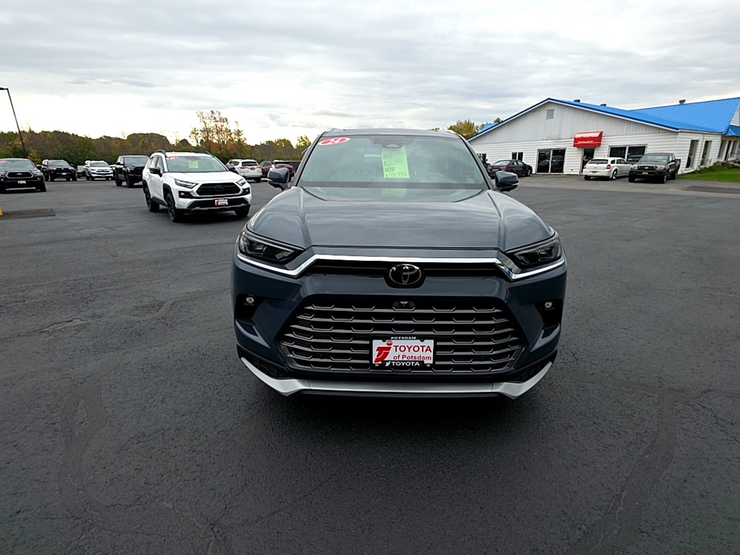 2024 Toyota Grand Highlander Limited's photo