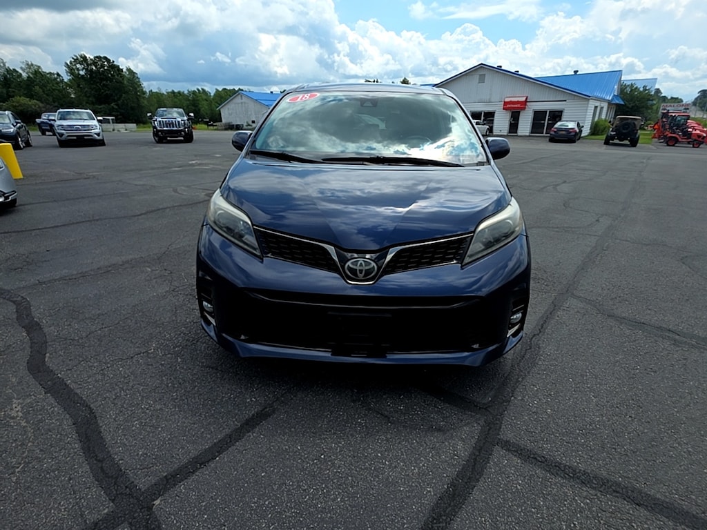 Used 2018 Toyota Sienna SE 8 Passenger Van Passenger Van