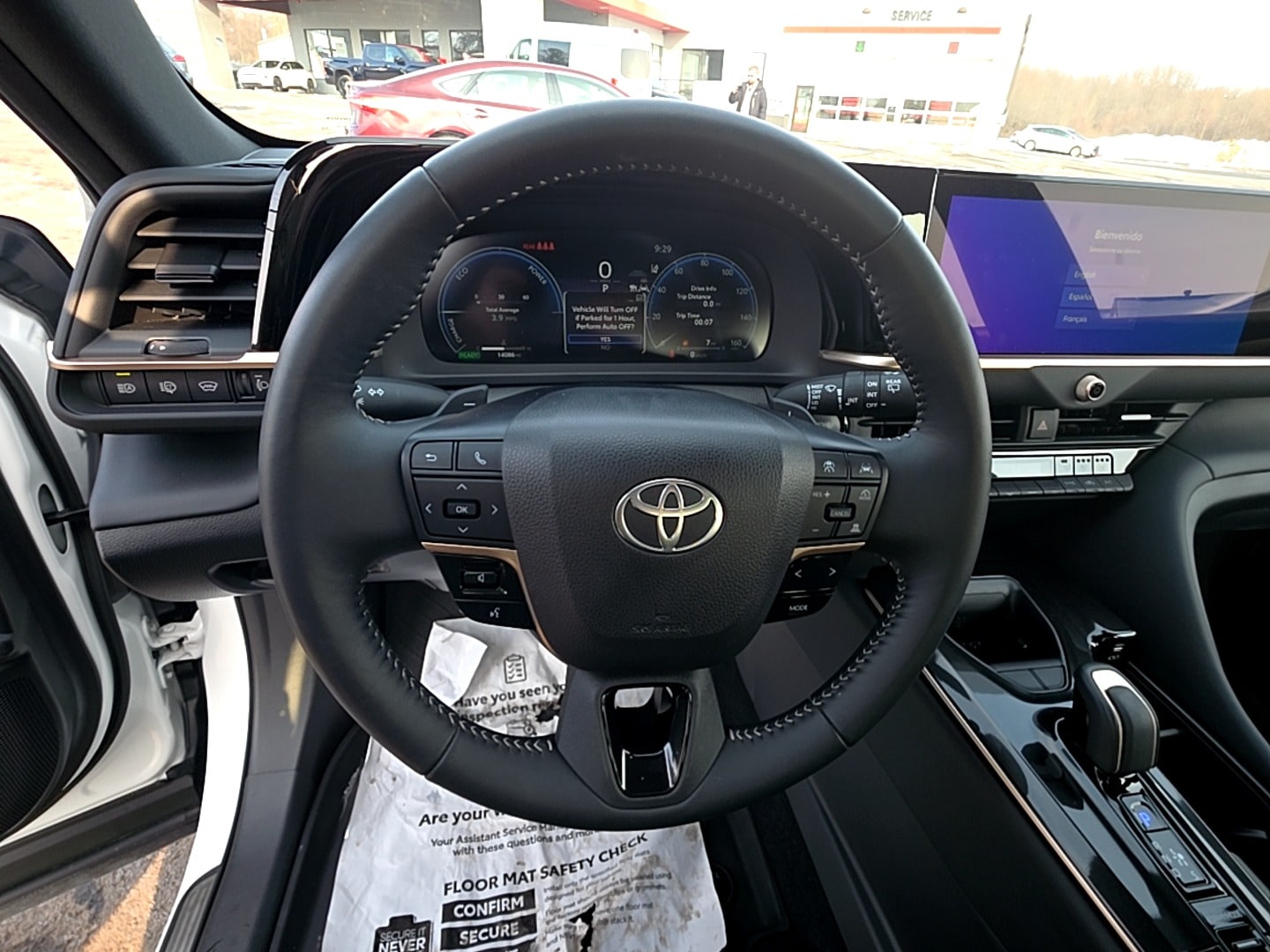 2025 Toyota Crown Signia XLE - Photo 14