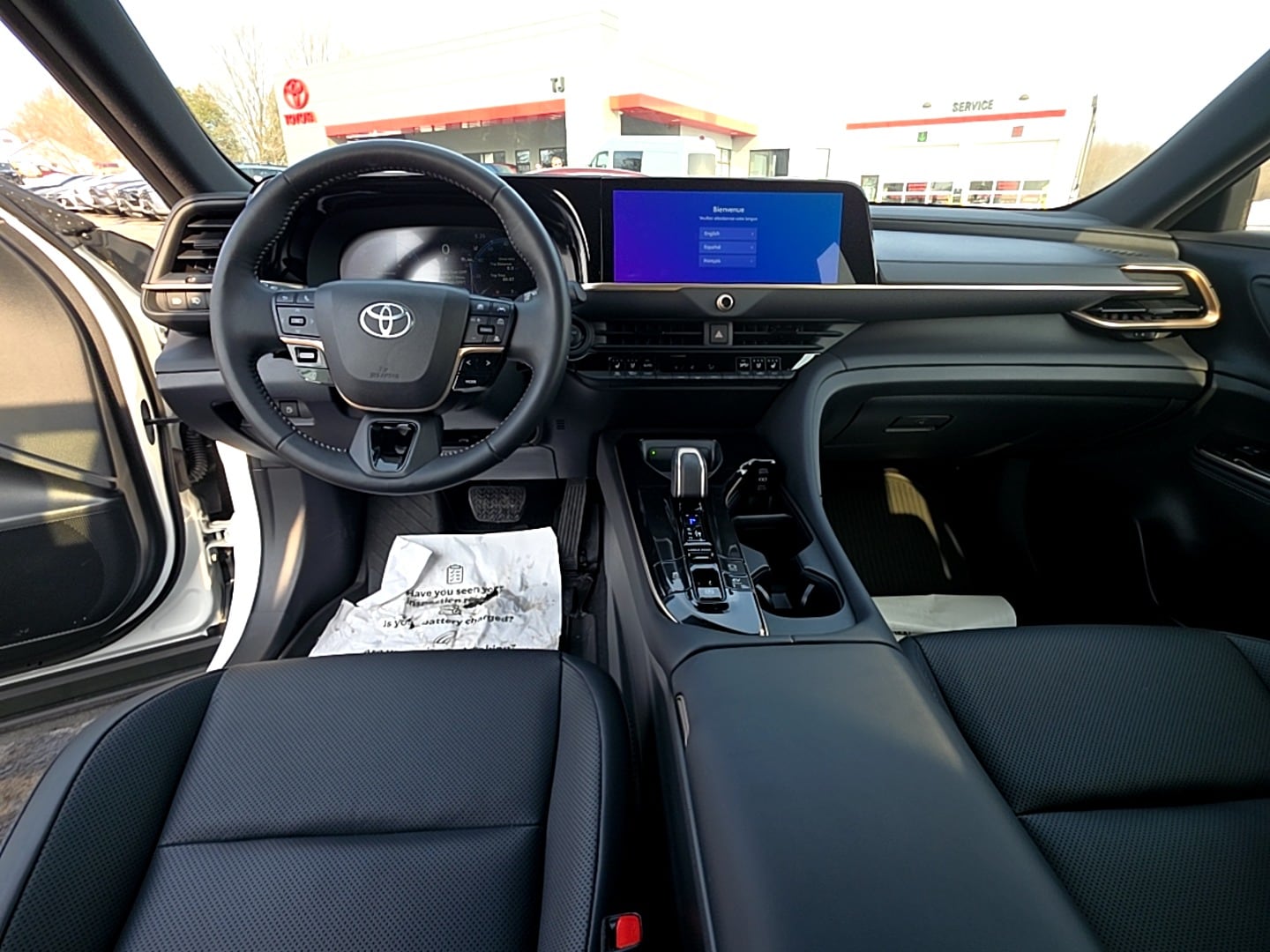 2025 Toyota Crown Signia XLE - Photo 15