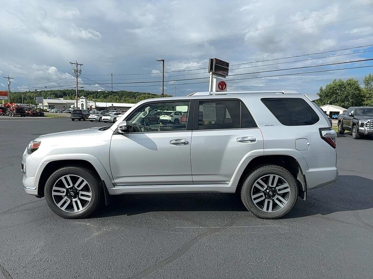 2022 Toyota 4Runner Limited photo 3