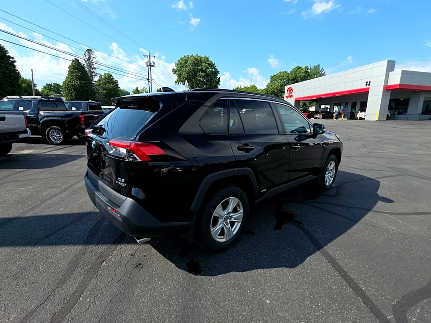 2020 Toyota RAV4 XLE - Photo 7