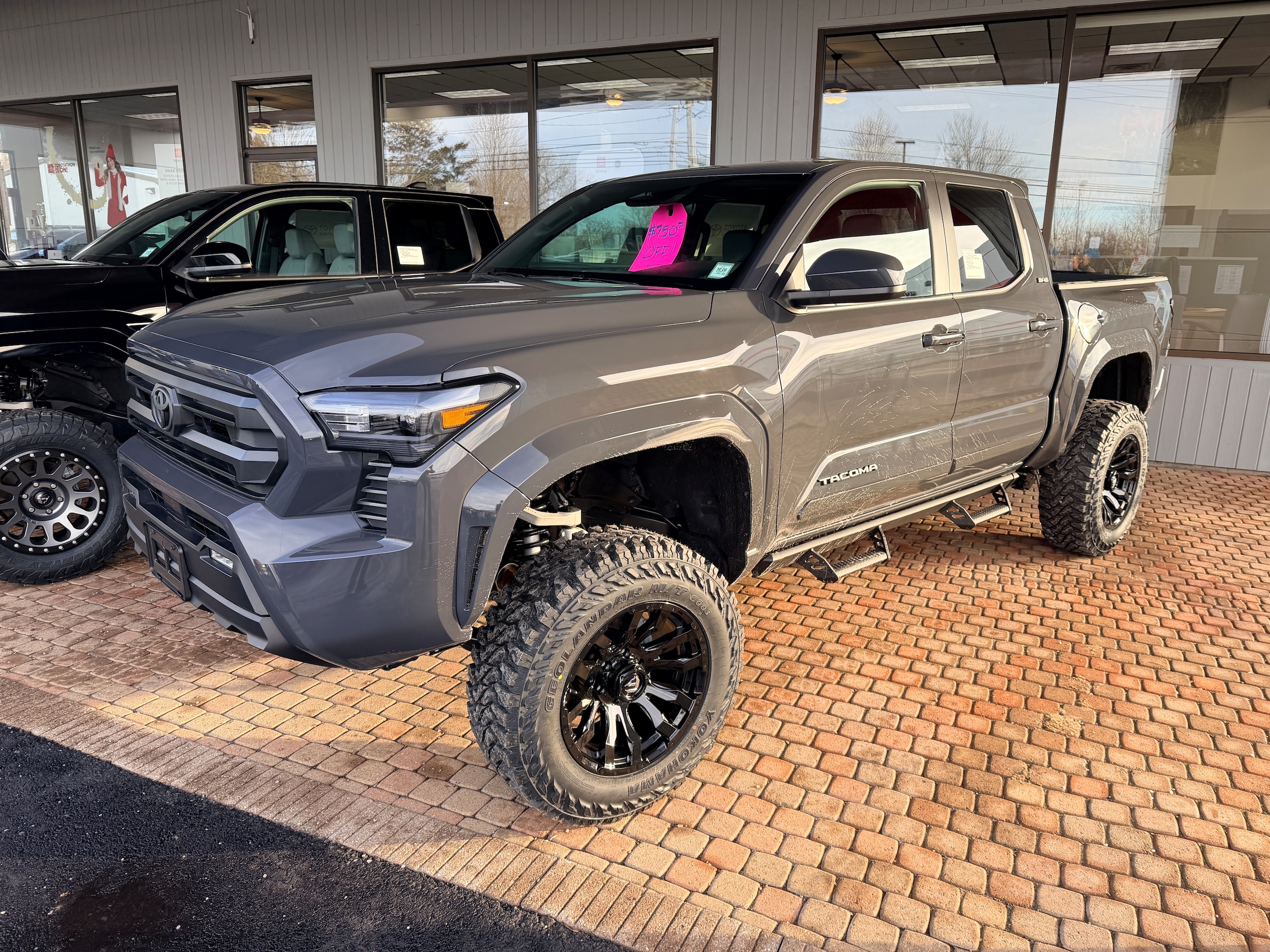 2025 Toyota Tacoma SR5's photo