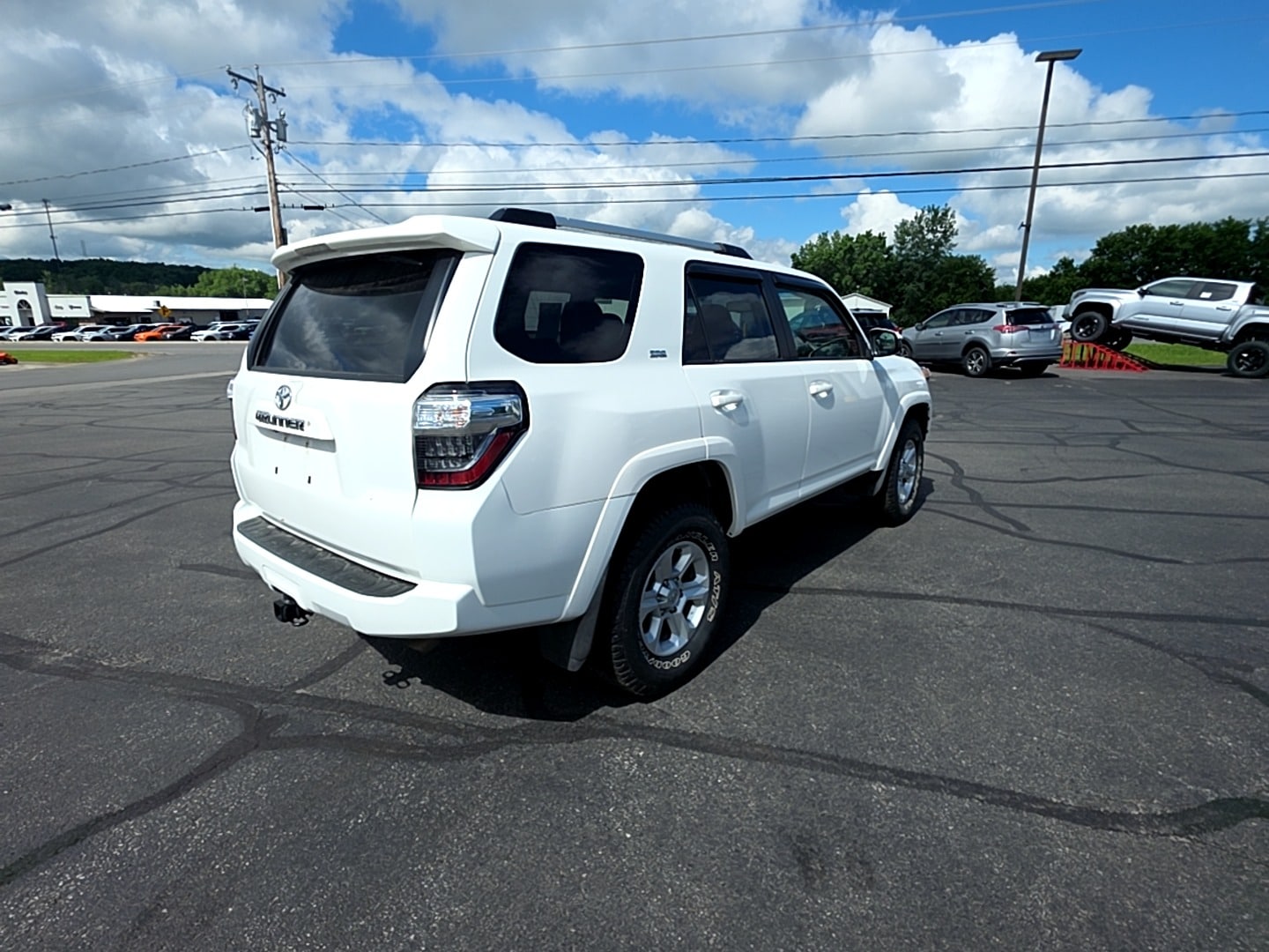 2020 Toyota 4Runner SR5 - Photo 7