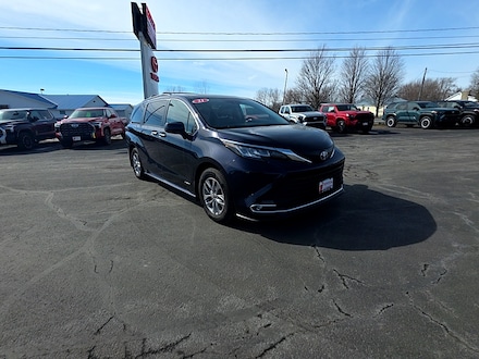 2021 Toyota Sienna XLE 8 Passenger Van