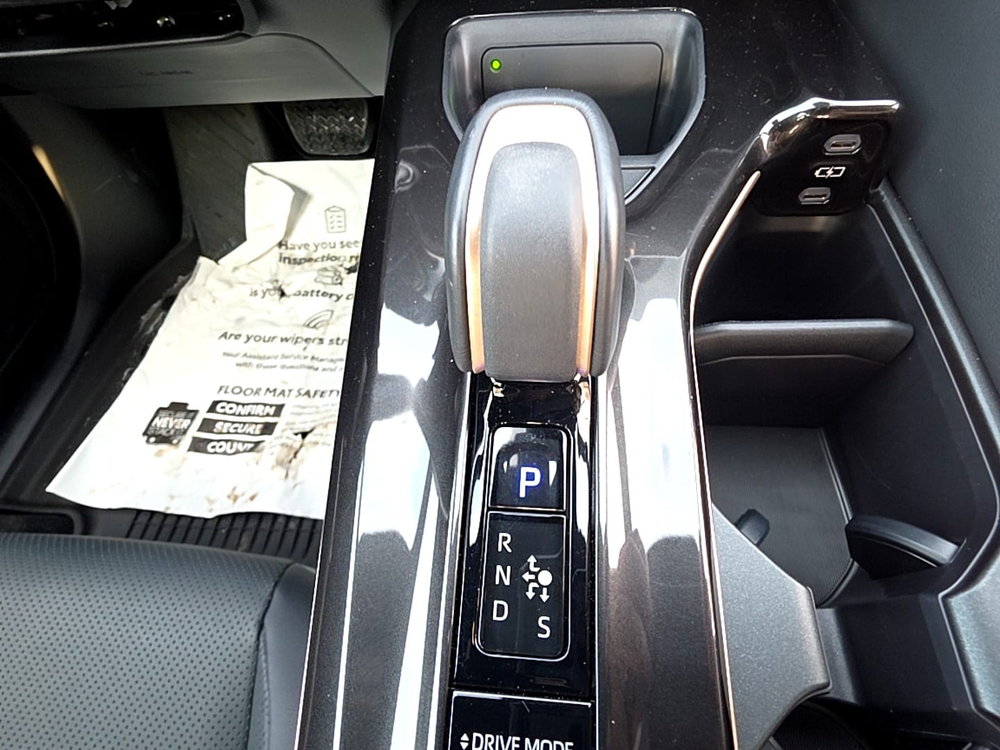 2025 Toyota Crown Signia XLE - Photo 18