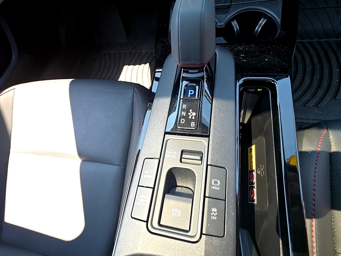 2024 Toyota Prius Prime XSE - Photo 18