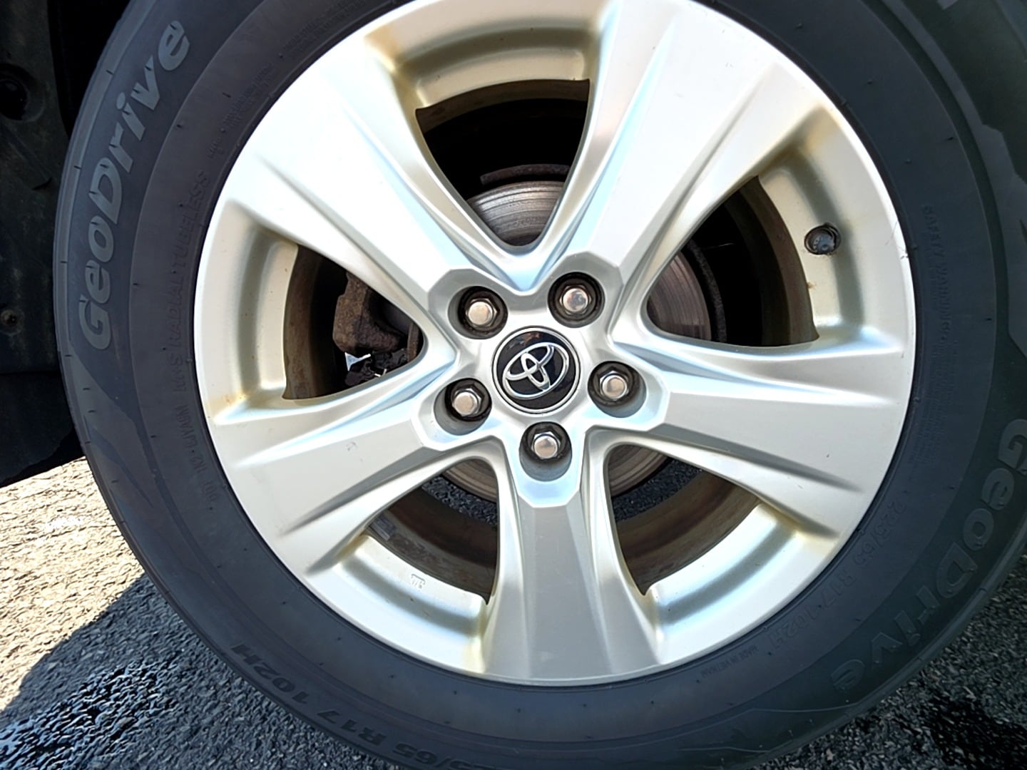 2020 Toyota RAV4 XLE - Photo 9