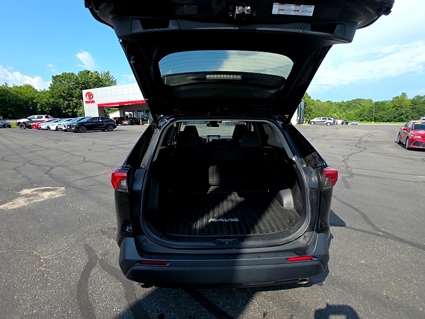 2020 Toyota RAV4 XLE - Photo 20
