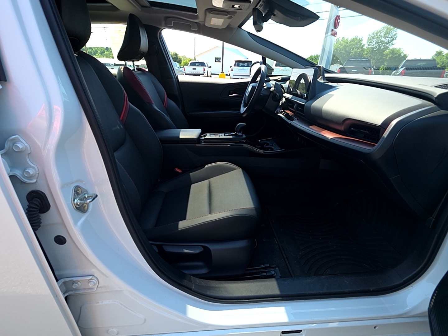 2024 Toyota Prius Prime XSE - Photo 17