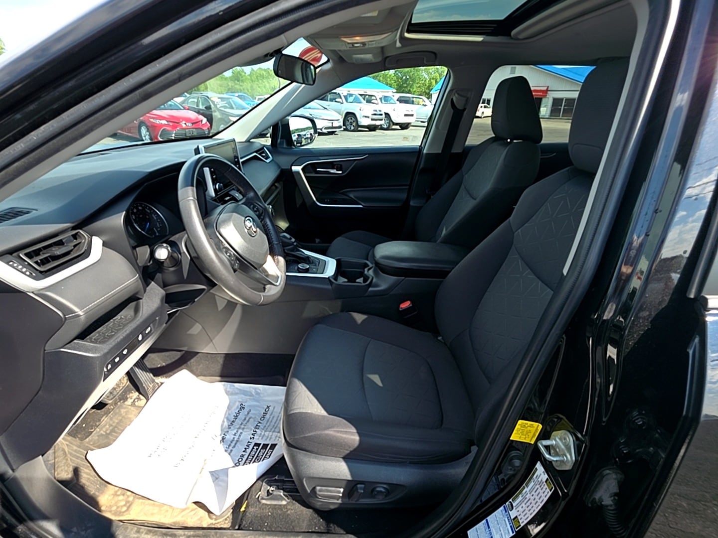 2020 Toyota RAV4 XLE - Photo 10