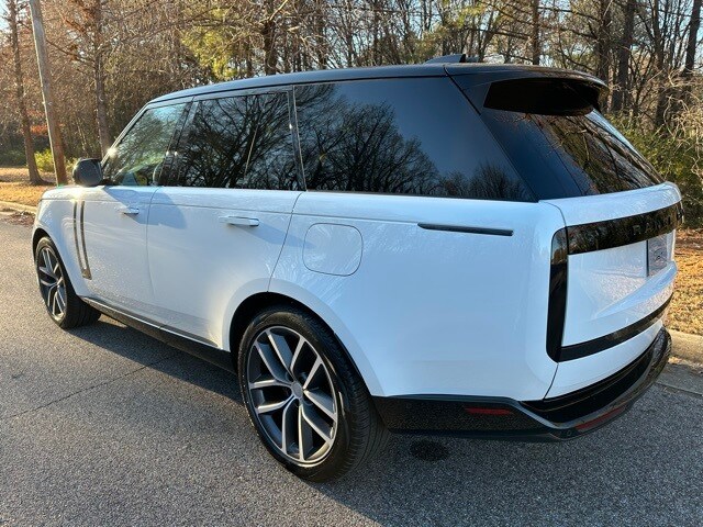 2025 Land Rover Range Rover Autobiography photo 3