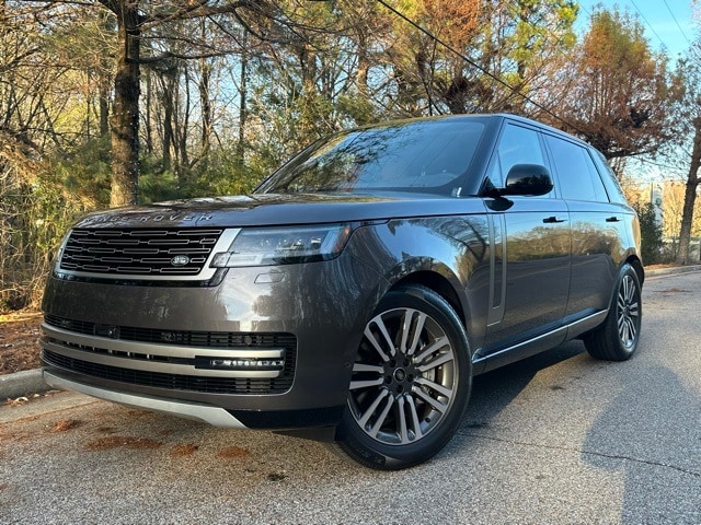 2025 Land Rover Range Rover SE's photo