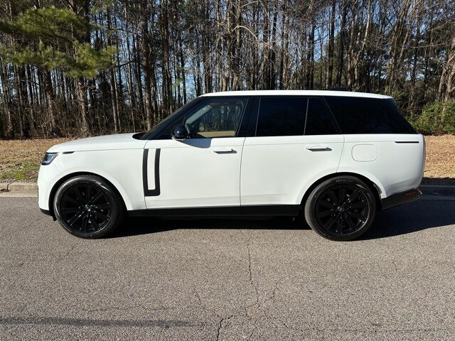 2025 Land Rover Range Rover SE photo 2