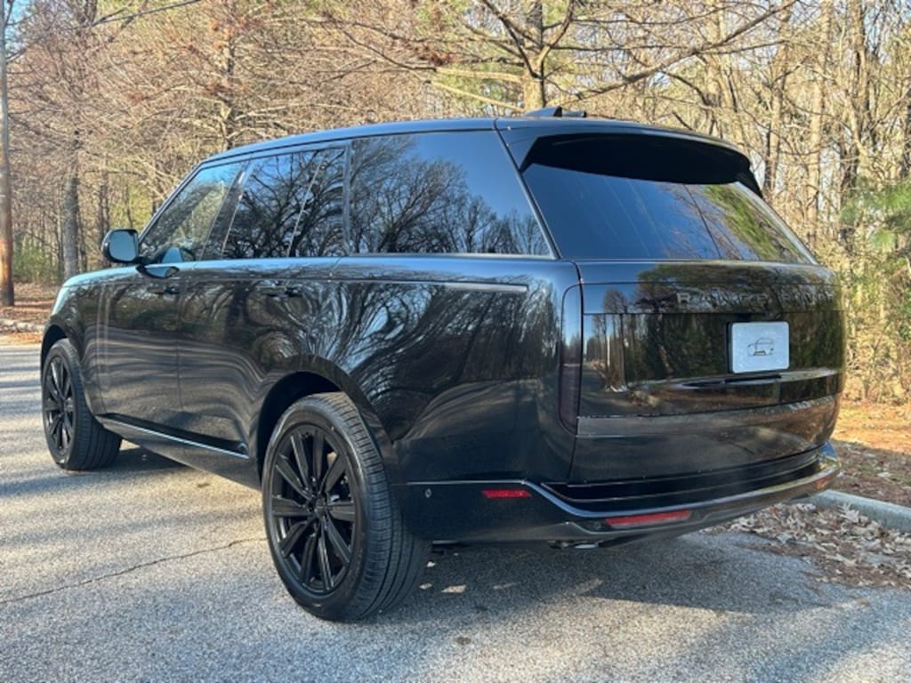 New 2026 Land Rover Range Rover SE SUV