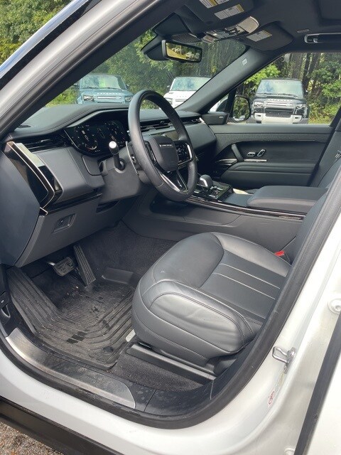 2024 Land Rover Range Rover Sport SE photo 3