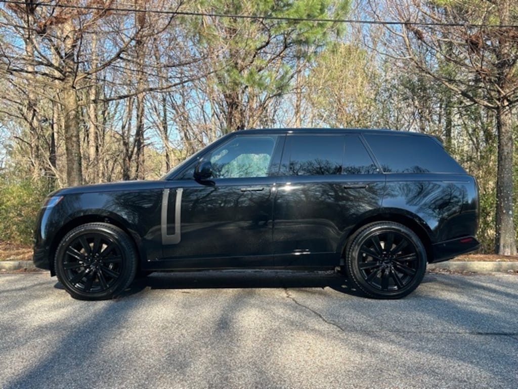 New 2026 Land Rover Range Rover SE SUV