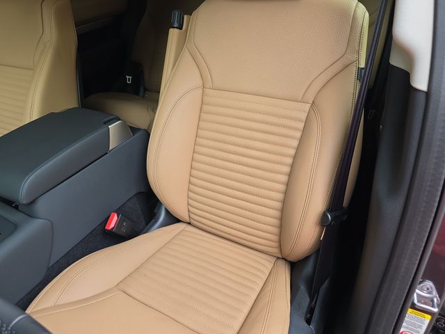 2026 Land Rover Discovery Tempest Edition - Photo 17