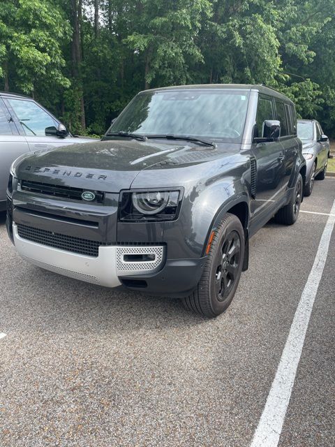 2023 Land Rover Defender SE's photo