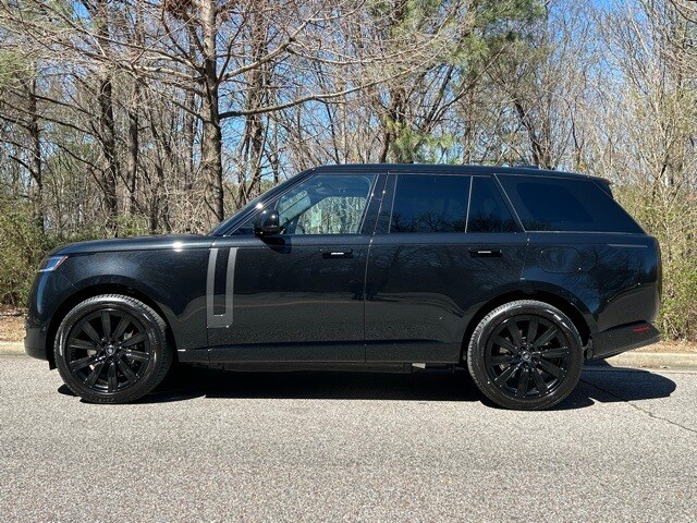 2025 Land Rover Range Rover SE photo 2